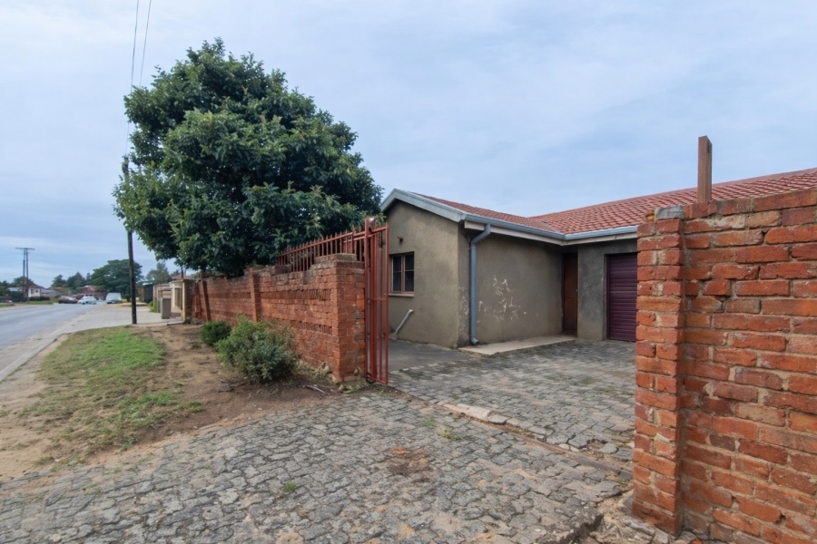 3 Bedroom Property for Sale in Phuthaditjhaba Free State